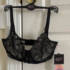 Bombshell Boudoir NWT bra 30ddd- kept in sealed package.